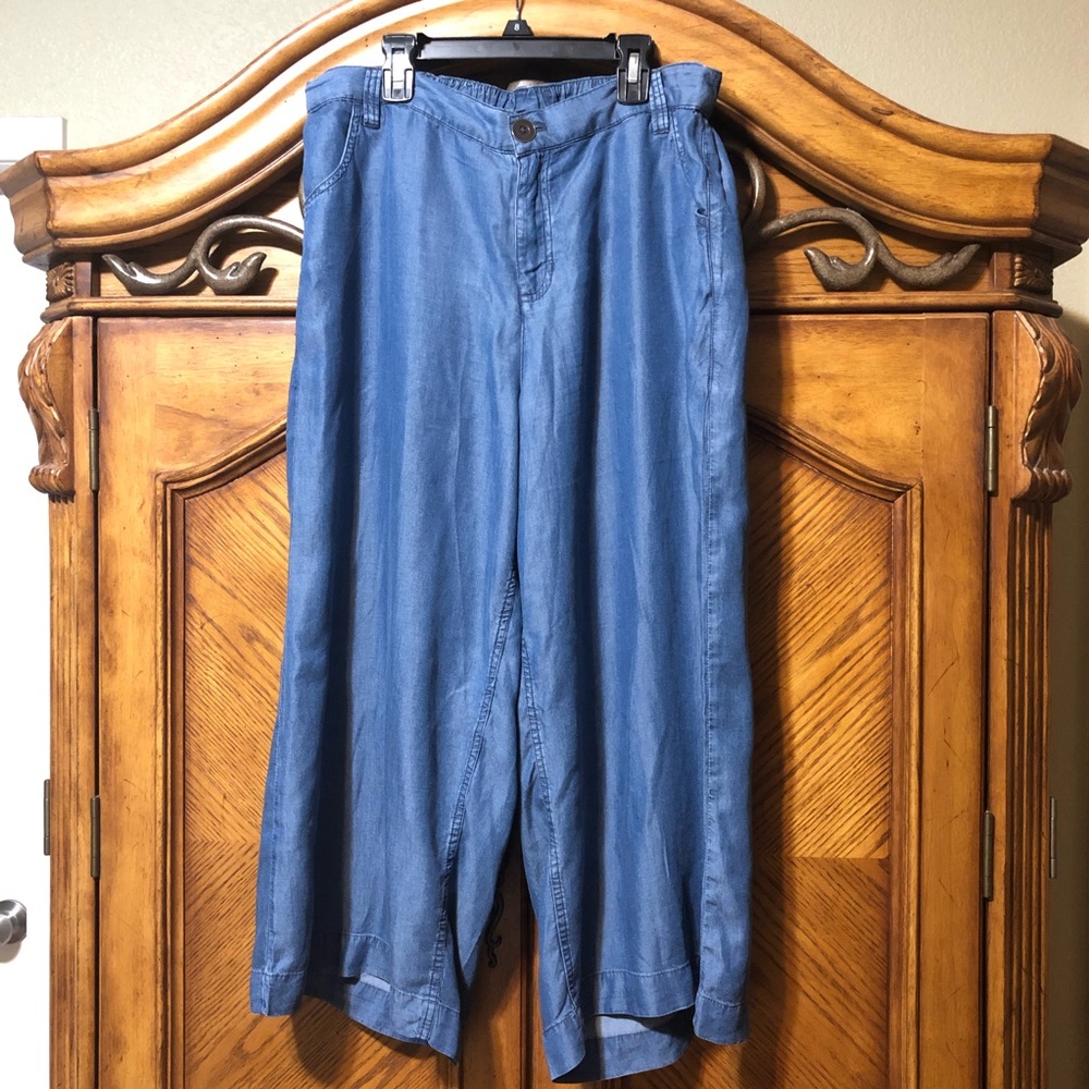 Lane Bryant Capris - Picture 6 of 6